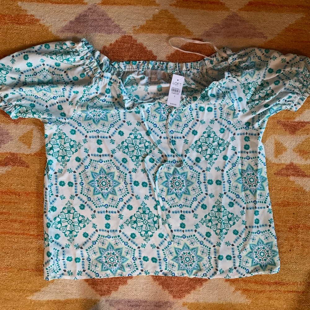 Loft flowy summer blouse with puff sleeves